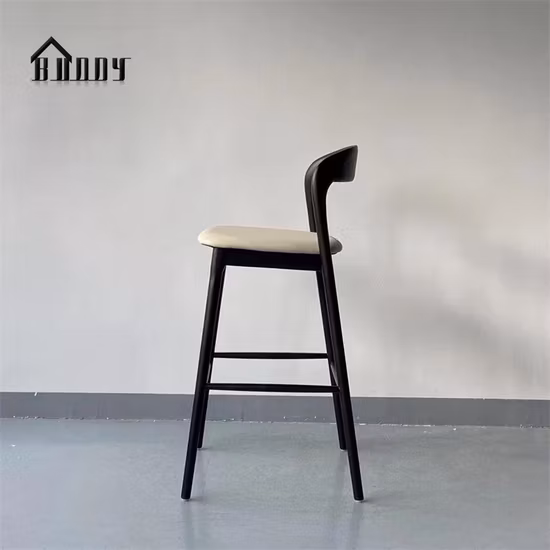 면 100% 소재로 만든 세련된 원목 스툴